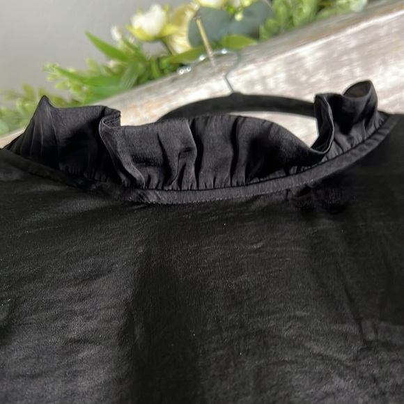 Medium David Lerner Women’s Ruffle Sleeveless black Pullover top A623 - Picture 3 of 6